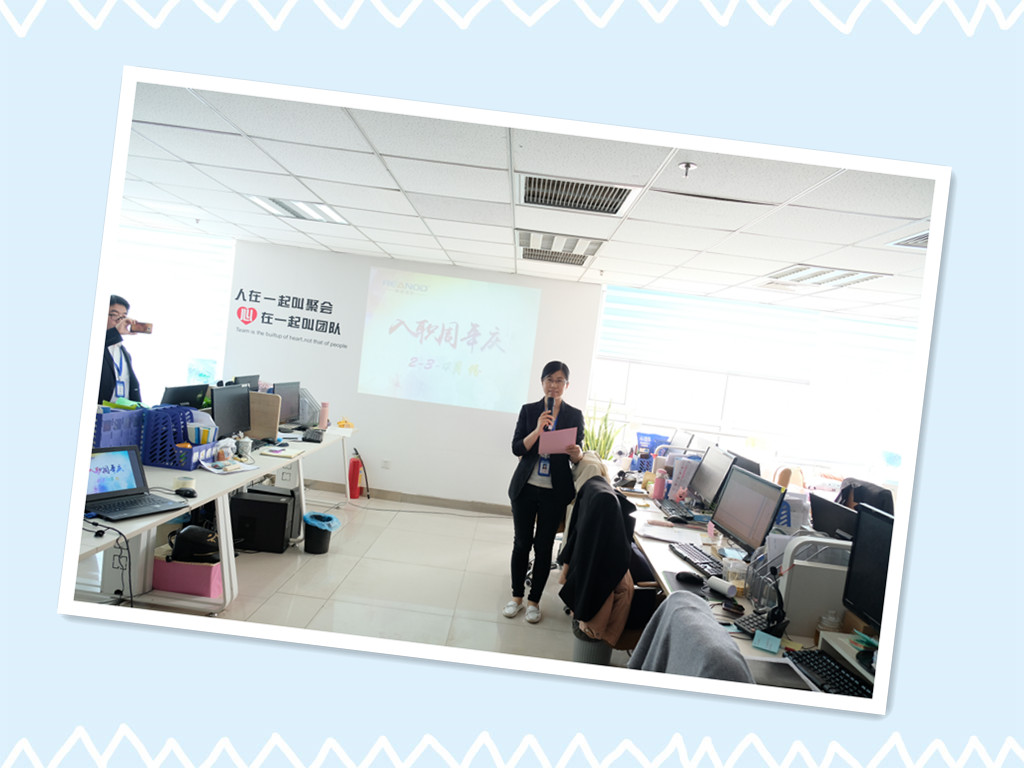 在这个特别的日子 蛋糕、礼物、掌声和祝福都属于你 在这个特别的日子 蛋糕、礼物、掌声和祝福都属于你